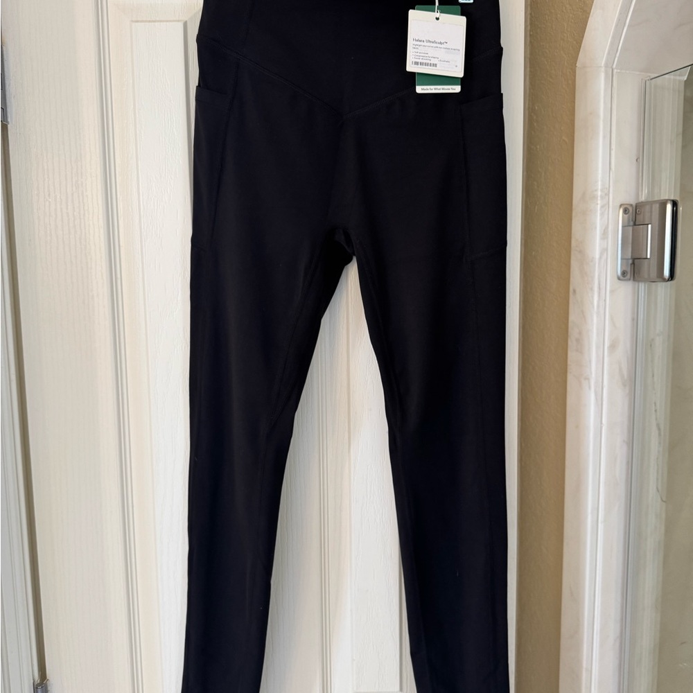 HALARA Black High-Waist Leggings with Side Pockets